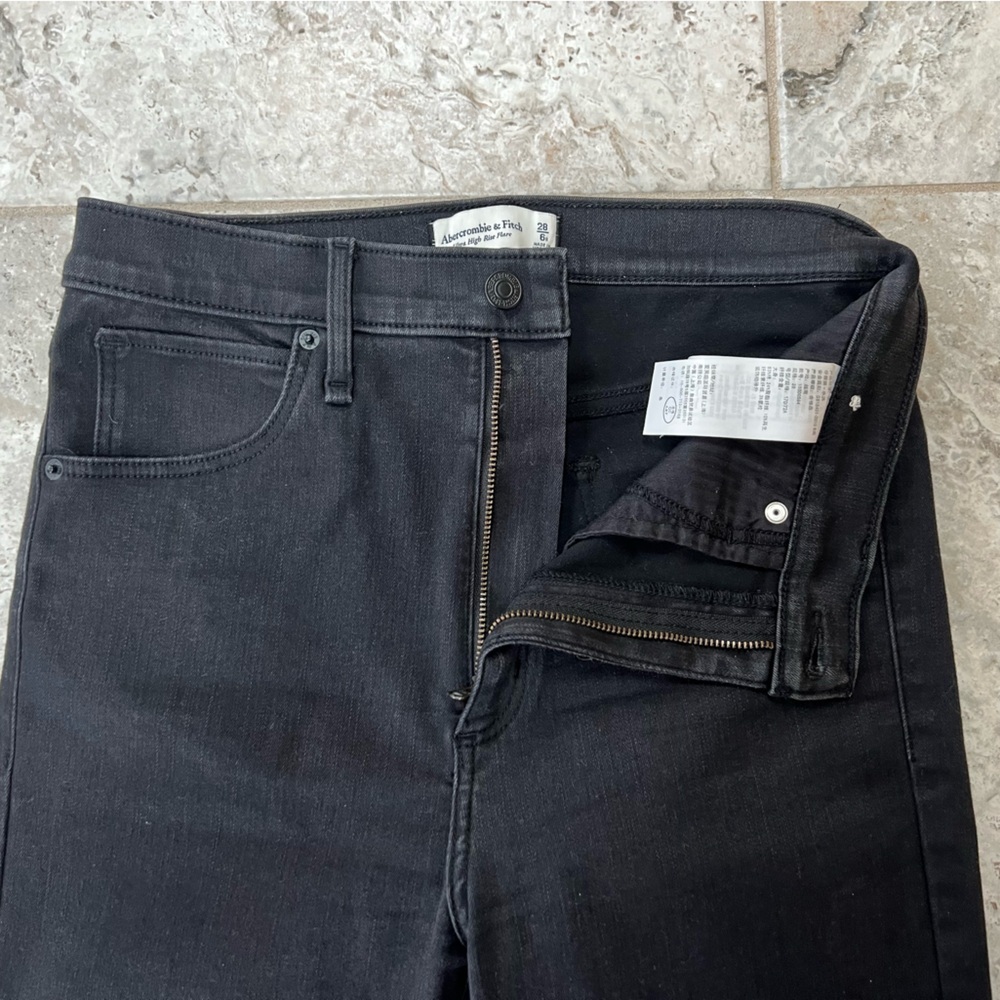 Abercrombie & Fitch Ultra High Rise Flare Stretch Denim Jeans Black, size 28 6R - Picture 6 of 10